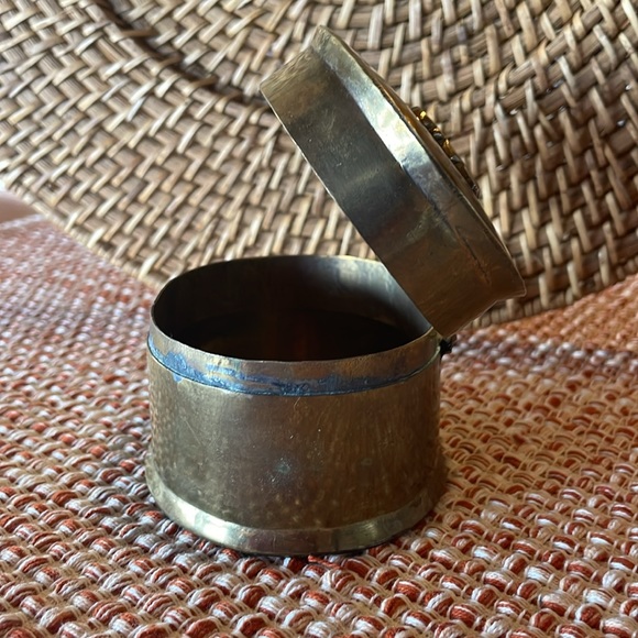 Vintage brass butterfly trinket box - Picture 9 of 12